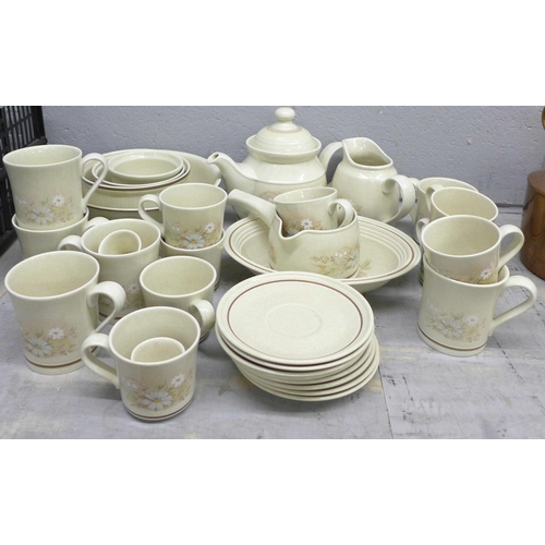 1033 - A collection of Royal Doulton Florinda dinnerware **PLEASE NOTE THIS LOT IS NOT ELIGIBLE FOR IN-HOUS... 