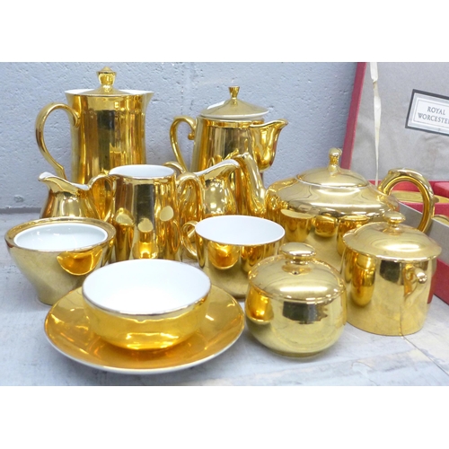 1035 - Royal Worcester gold lustre tea sets **PLEASE NOTE THIS LOT IS NOT ELIGIBLE FOR IN-HOUSE POSTING AND... 