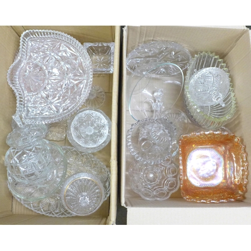 1049 - A collection of glassware and crystal including a Carnival glass bowl **PLEASE NOTE THIS LOT IS NOT ... 