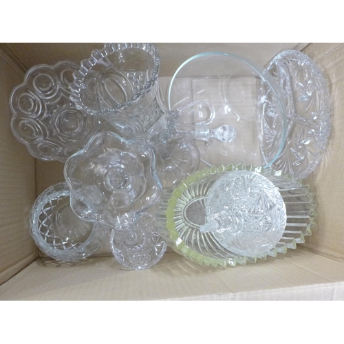 1049 - A collection of glassware and crystal including a Carnival glass bowl **PLEASE NOTE THIS LOT IS NOT ... 