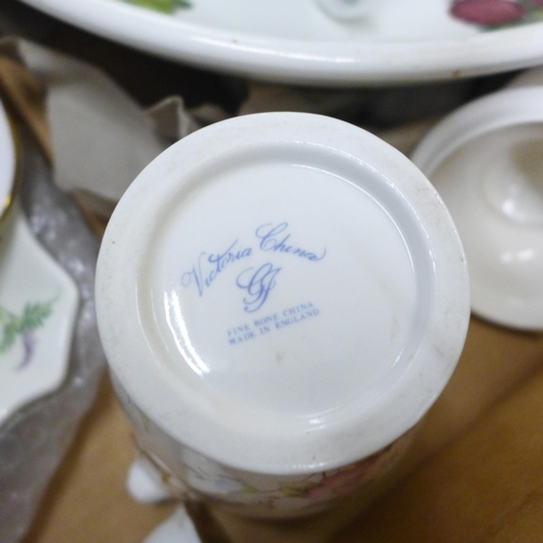 1057 - A box of mixed china including Portmeirion & Wedgwood **PLEASE NOTE THIS LOT IS NOT ELIGIBLE FOR IN-... 