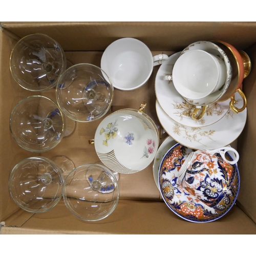 1071 - Pottery and glasses including Royal Crown Derby, Royal Worcester and five Babycham glasses **PLEASE ... 