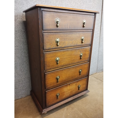 104 - An early 20th Century oak chest of drawers