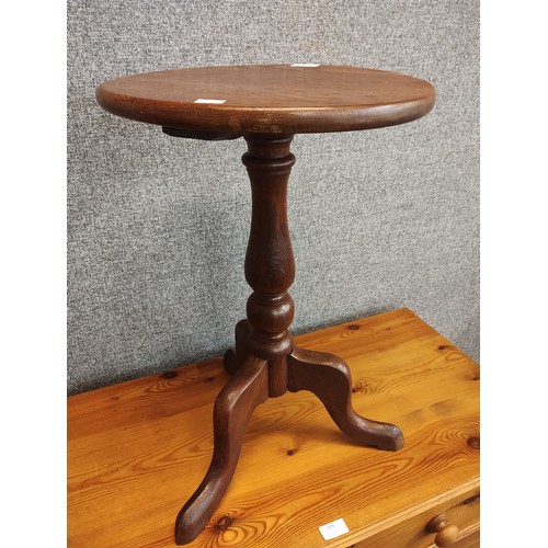 106 - An 18th Century style oak tripod wine table