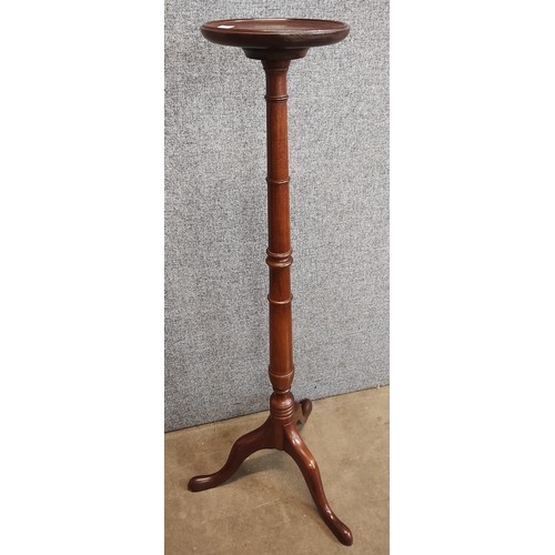 111 - A Regency style mahogany torchere