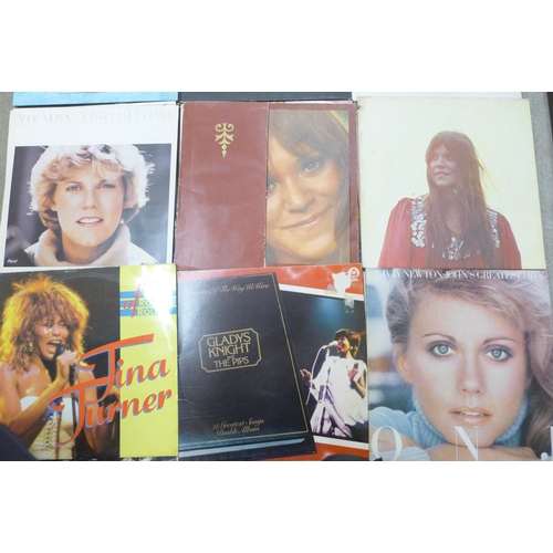 692 - 25 1970s and 1980s Rock and pop LP records