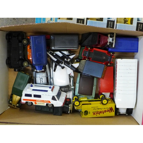 722 - A box of various die-cast model vehicles including Classic Car Collection