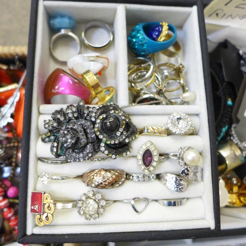 743 - A collection of costume jewellery including +120 rings