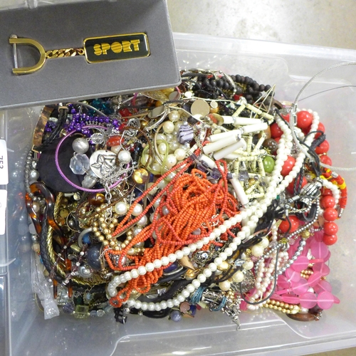 753 - A large box of costume jewellery (13kg)