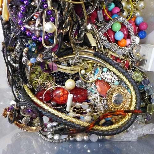 753 - A large box of costume jewellery (13kg)