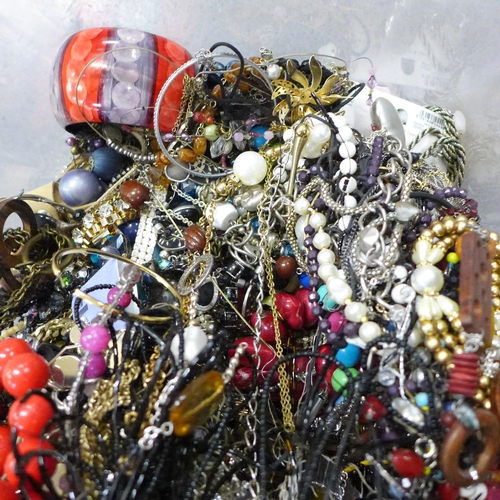 753 - A large box of costume jewellery (13kg)