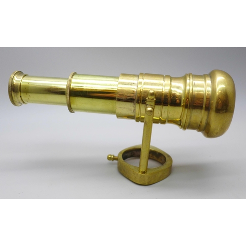 790 - A walking cane with metamorphic brass telescope top, Ross of London 1917 (reproduction)