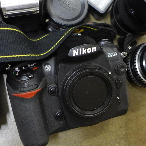 792 - A Nikon 35mm film camera, power pack, Metz 45CT-1 flash gun, Nikon D200 camera body and accessories