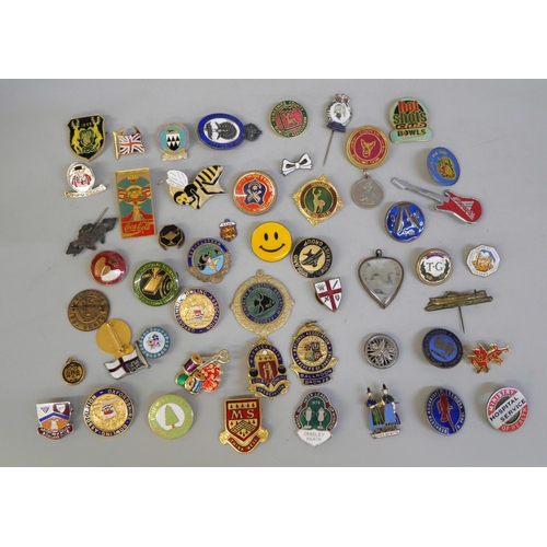 822 - A collection of badges, 1920s onwards