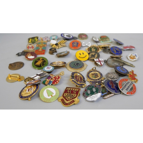 822 - A collection of badges, 1920s onwards