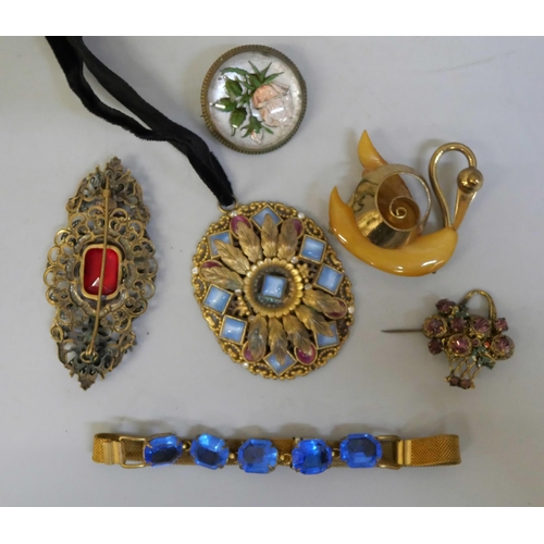 839 - Vintage Czechoslovakian costume jewellery including a pendant possibly by Neiger