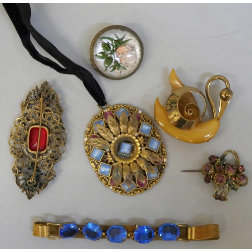 839 - Vintage Czechoslovakian costume jewellery including a pendant possibly by Neiger