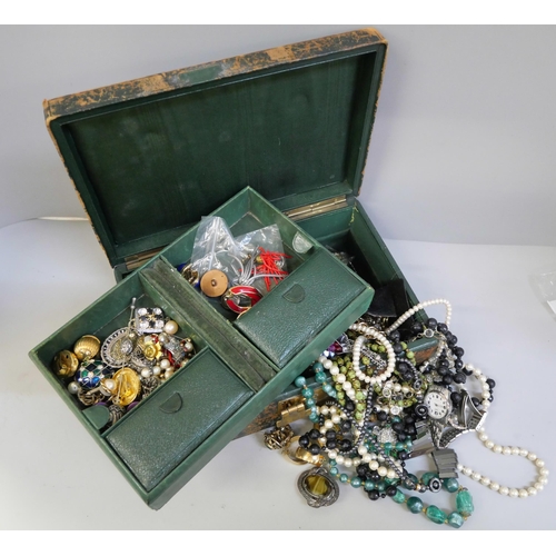 855 - Costume jewellery in a jewellery box, together with 1g of scrap 9ct gold, 3.6g of yellow metal, 0.6g... 