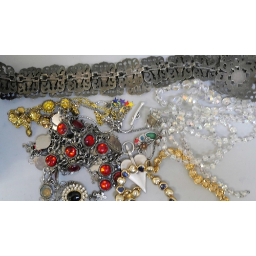 857 - A collection of costume jewellery