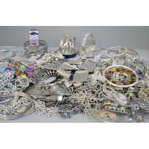 860 - A collection of silver tone jewellery