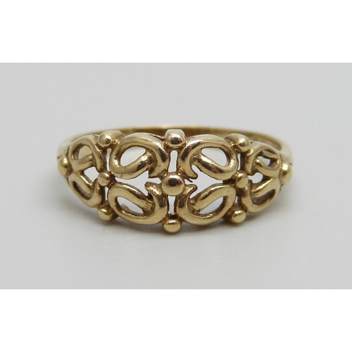 875 - A 9ct gold knot ring, 1.7g, M