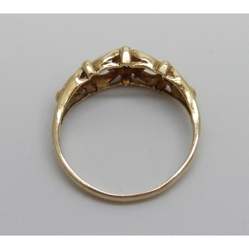 875 - A 9ct gold knot ring, 1.7g, M