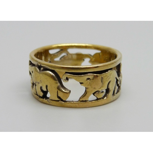 879 - A silver gilt elephant design ring, S