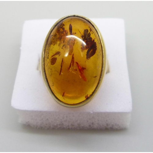 904 - A silver gilt cabochon amber ring, O