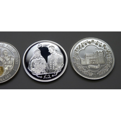 909 - Three silver proof coins - 1997 East Caribbean States 10 Dollars, 2006 South Georgia & South Sandwic... 