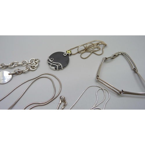 920 - A collection of silver jewellery and a plated chain, 89g