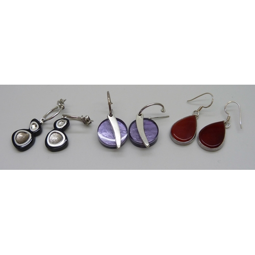 929 - A pair of silver and agate earrings and two other pairs of earrings