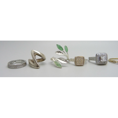 944 - Ten silver and silver plated rings