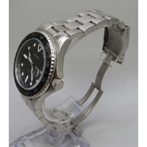 953 - An Accurist diver's style 100M water resistant wristwatch with bracelet strap, spare links, 47mm cas... 