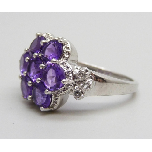 962 - A silver and amethyst ring, Q