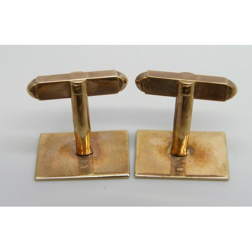 963 - A pair of 9ct gold cufflinks, 8.2g, with initials, together with a plated tie bar