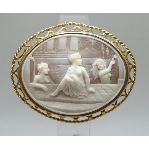 968 - A 9ct gold cameo brooch, 18g, 5.5 x 4.4cm