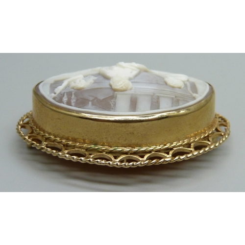 968 - A 9ct gold cameo brooch, 18g, 5.5 x 4.4cm