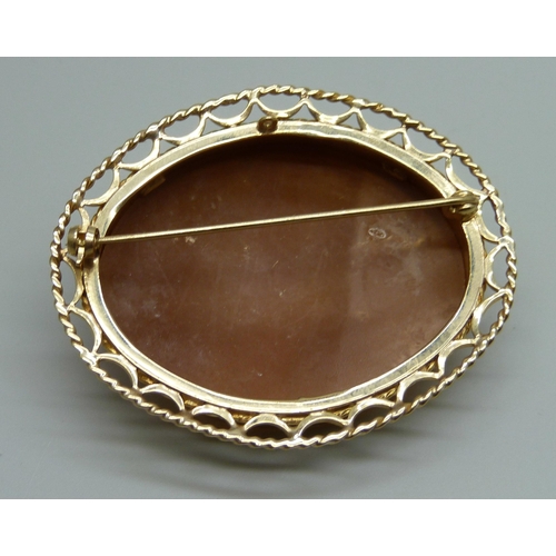 968 - A 9ct gold cameo brooch, 18g, 5.5 x 4.4cm