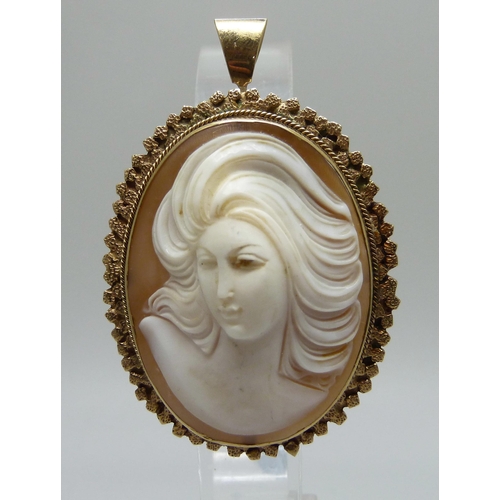 973 - A 9ct gold mounted cameo pendant/brooch, 20.9g, 6.3cm including bale