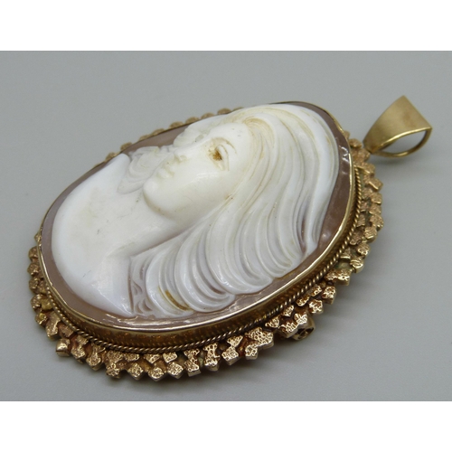 973 - A 9ct gold mounted cameo pendant/brooch, 20.9g, 6.3cm including bale