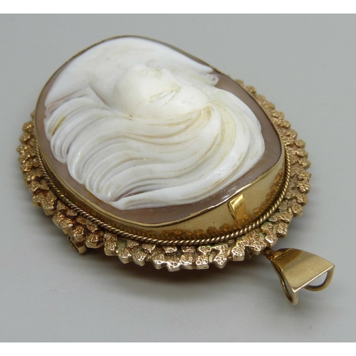 973 - A 9ct gold mounted cameo pendant/brooch, 20.9g, 6.3cm including bale