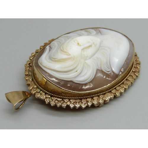 973 - A 9ct gold mounted cameo pendant/brooch, 20.9g, 6.3cm including bale