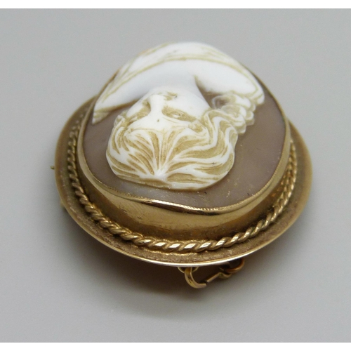 974 - A 9ct gold mounted cameo pendant/brooch, 9.8g, 4cm