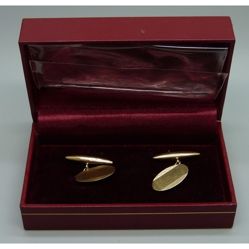 980 - A pair of 9ct gold cufflinks, 3.7g