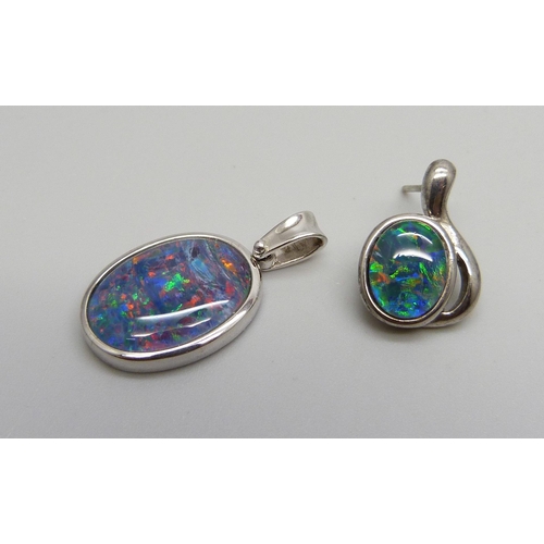 995 - A single silver opal triplet earring and a silver pendant, 6g