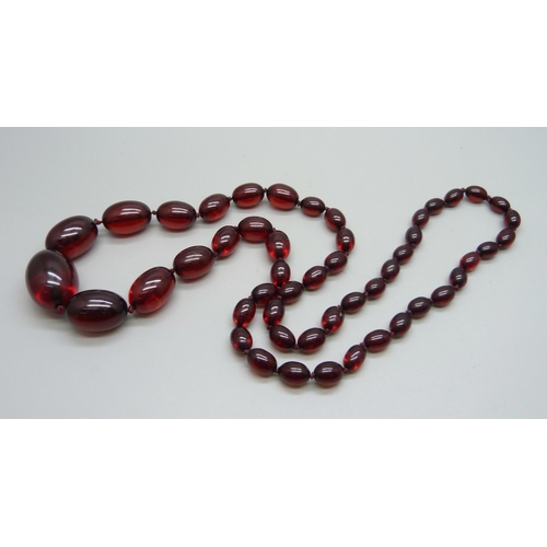 997 - A string of sherry amber coloured graduated Bakelite beads, 54g, largest bead 2.9cm