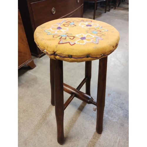 209 - An early 20th Century mahogany stool and lamp table