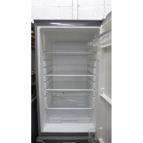 5128 - A Hotpoint model FSFL58G free standing 50/50 fridge freezer