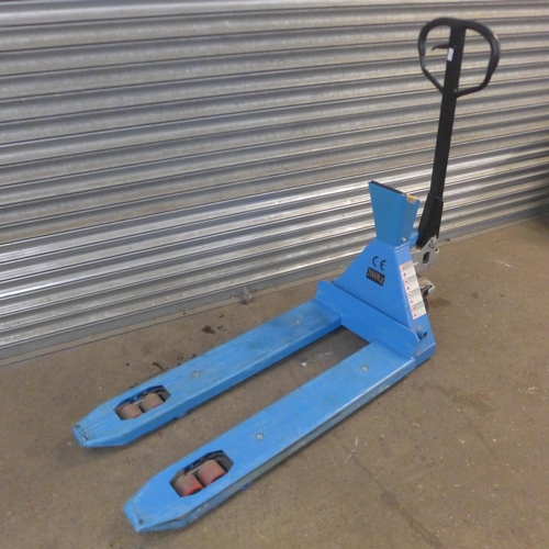 5130 - An Eoslift 2000kg pallet lift with built in weighing scales