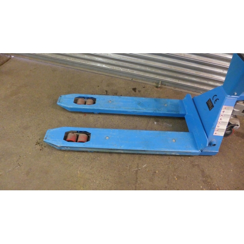 5130 - An Eoslift 2000kg pallet lift with built in weighing scales